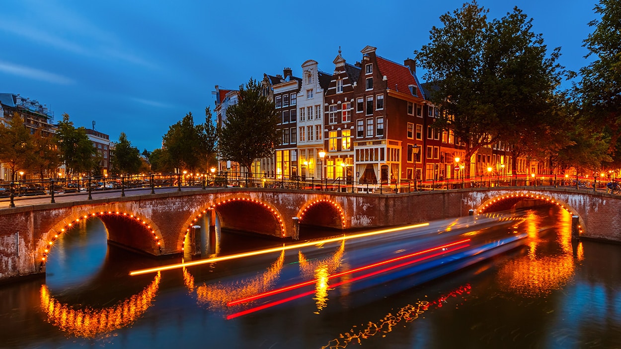 Amsterdam by night: de leukste plekken om uit te gaan